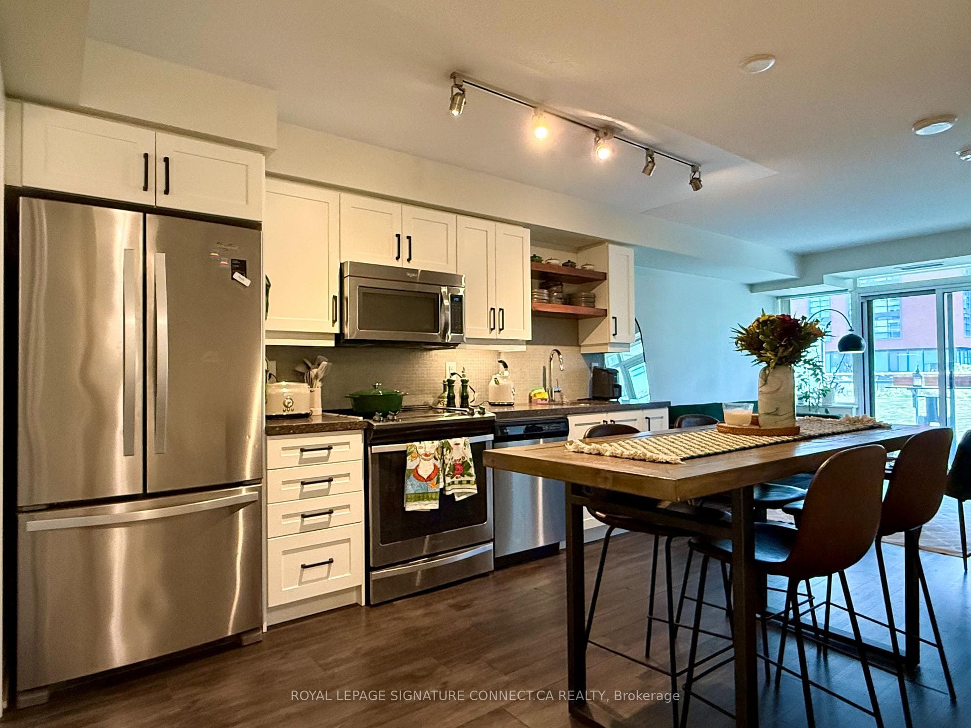 525 Adelaide Street Unit 724 photo 1