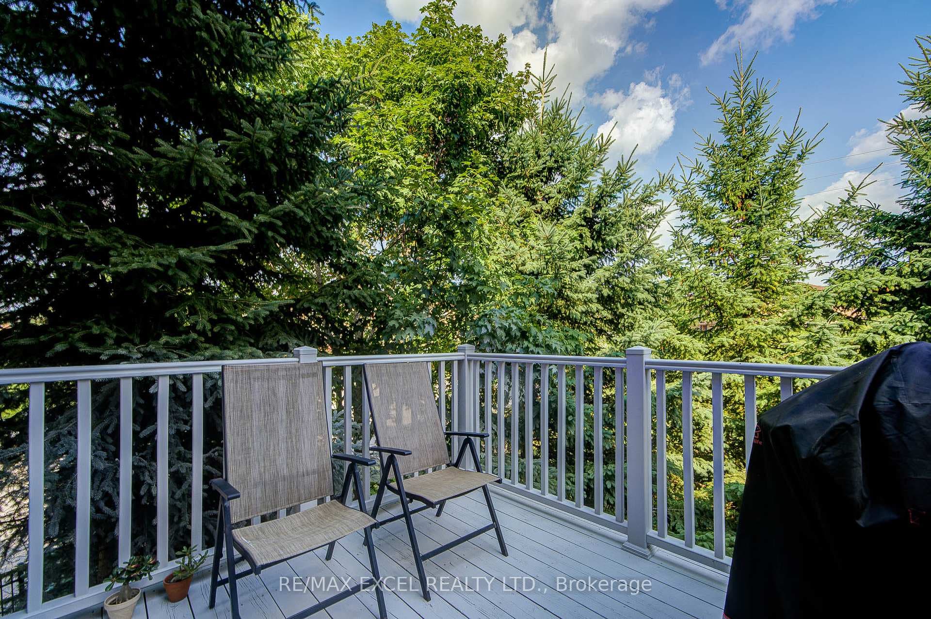 144 Chapman Court photo 43