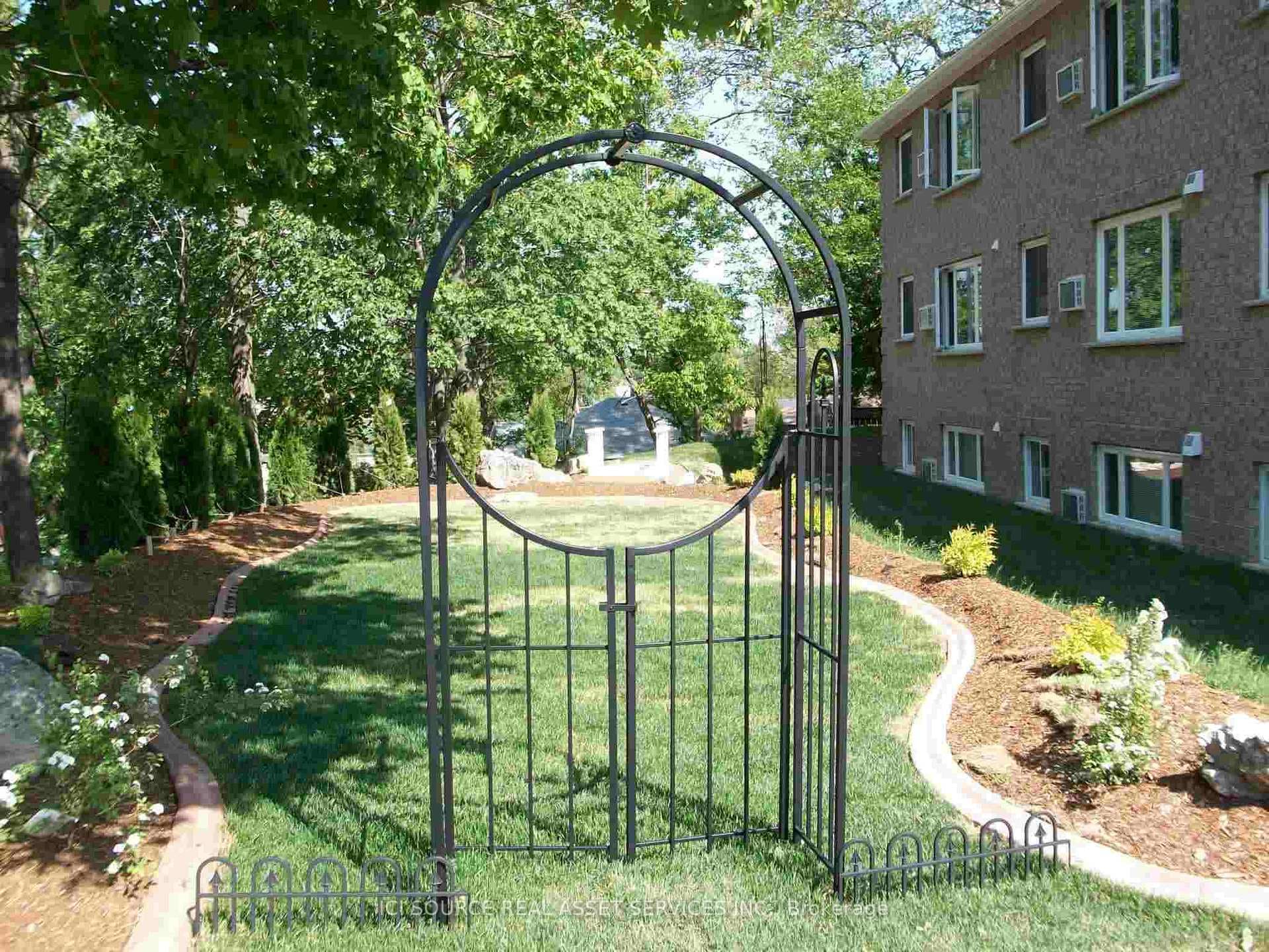 4434 Leader Lane photo 2