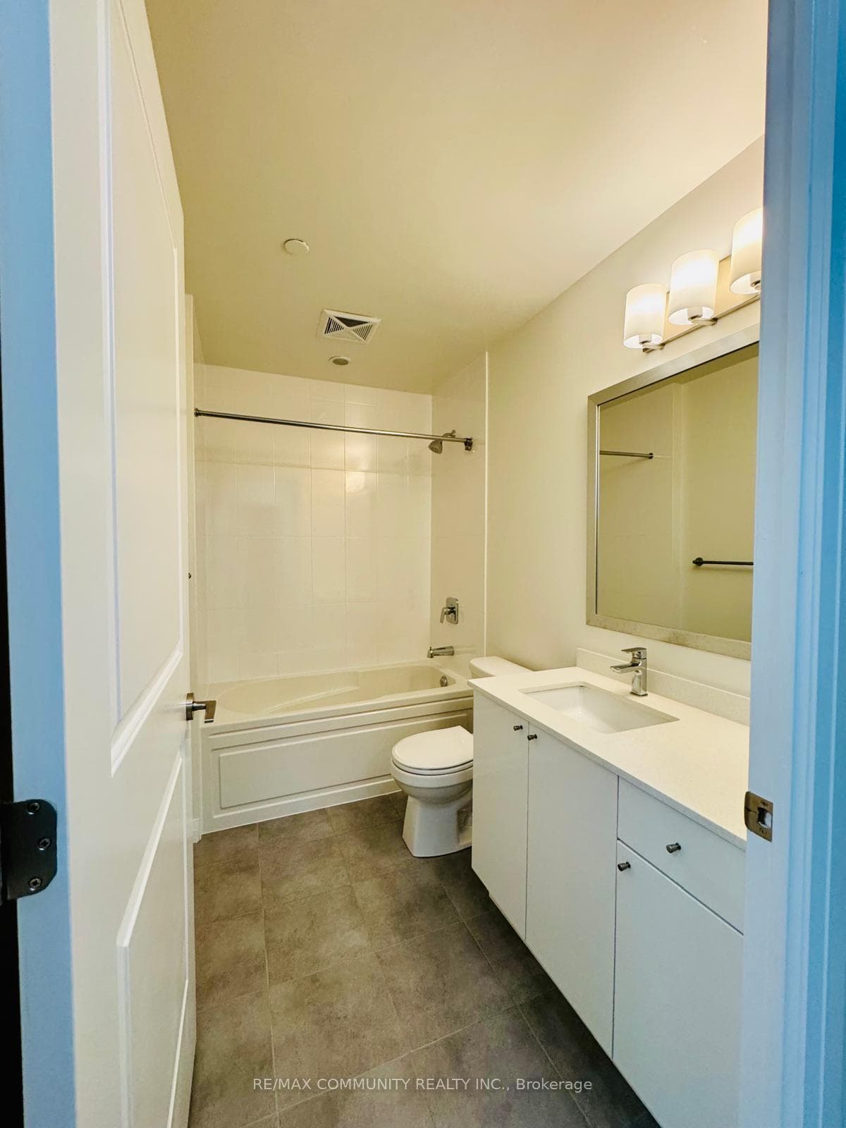 5025 Four Springs Avenue Unit 2002 photo 8