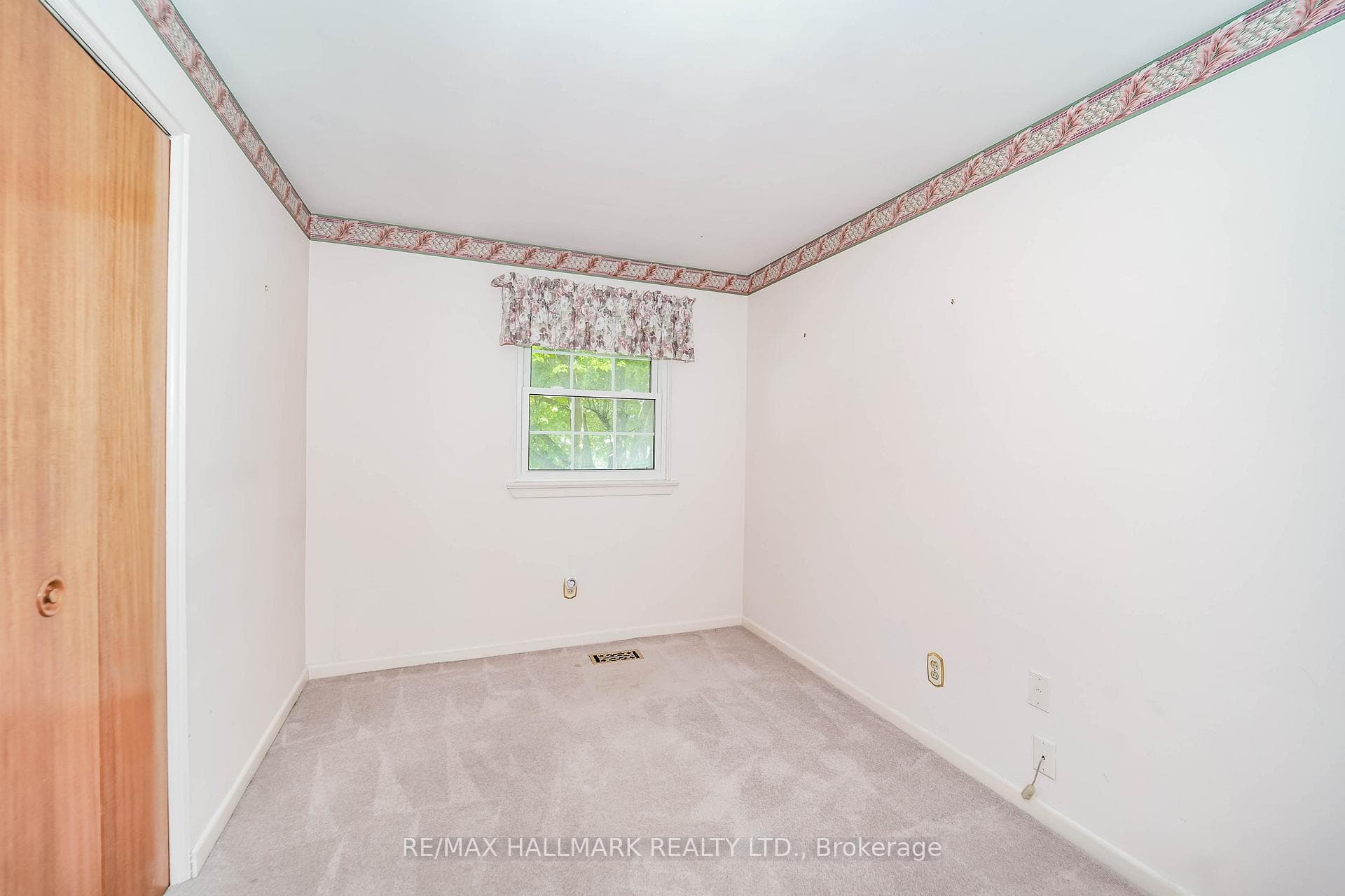 14 Castledene Crescent photo 23