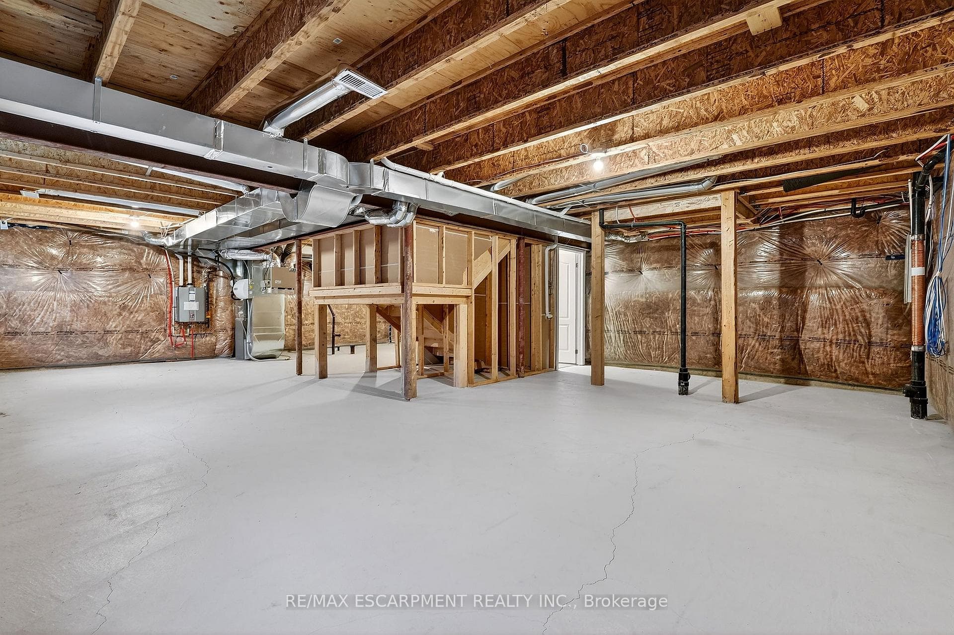 11 FRONTIER Drive photo 46