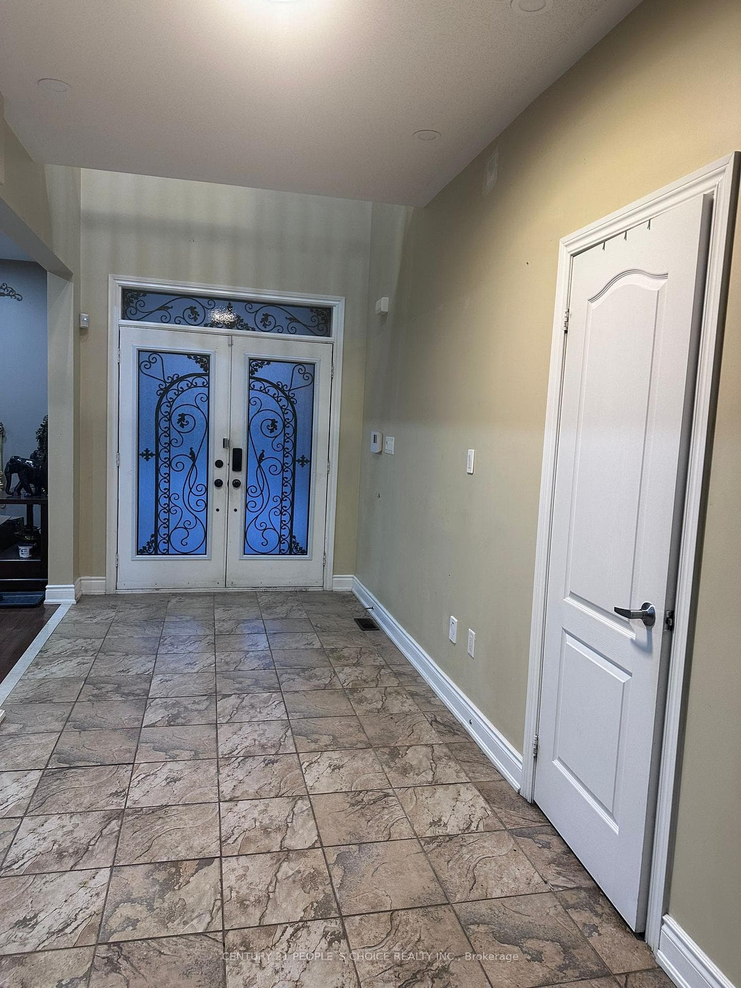5 Hugo Road photo 4