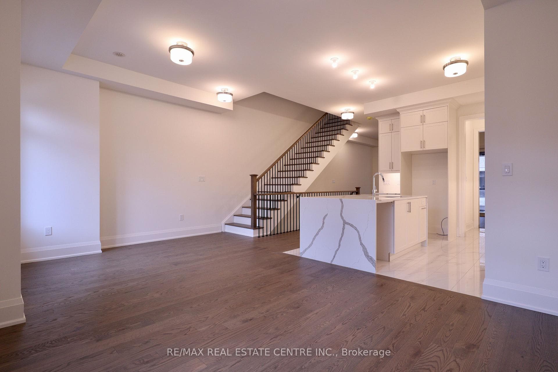 3298 Taha Gardens photo 18