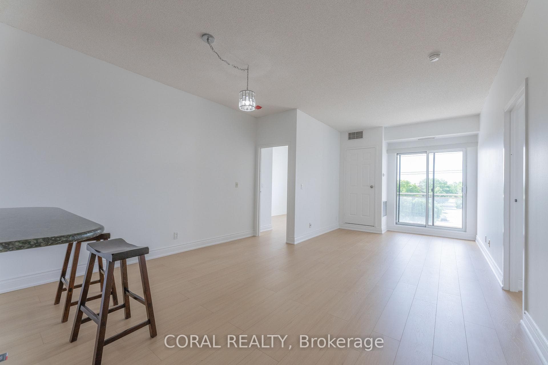 778 Sheppard Avenue Unit 407 photo 3