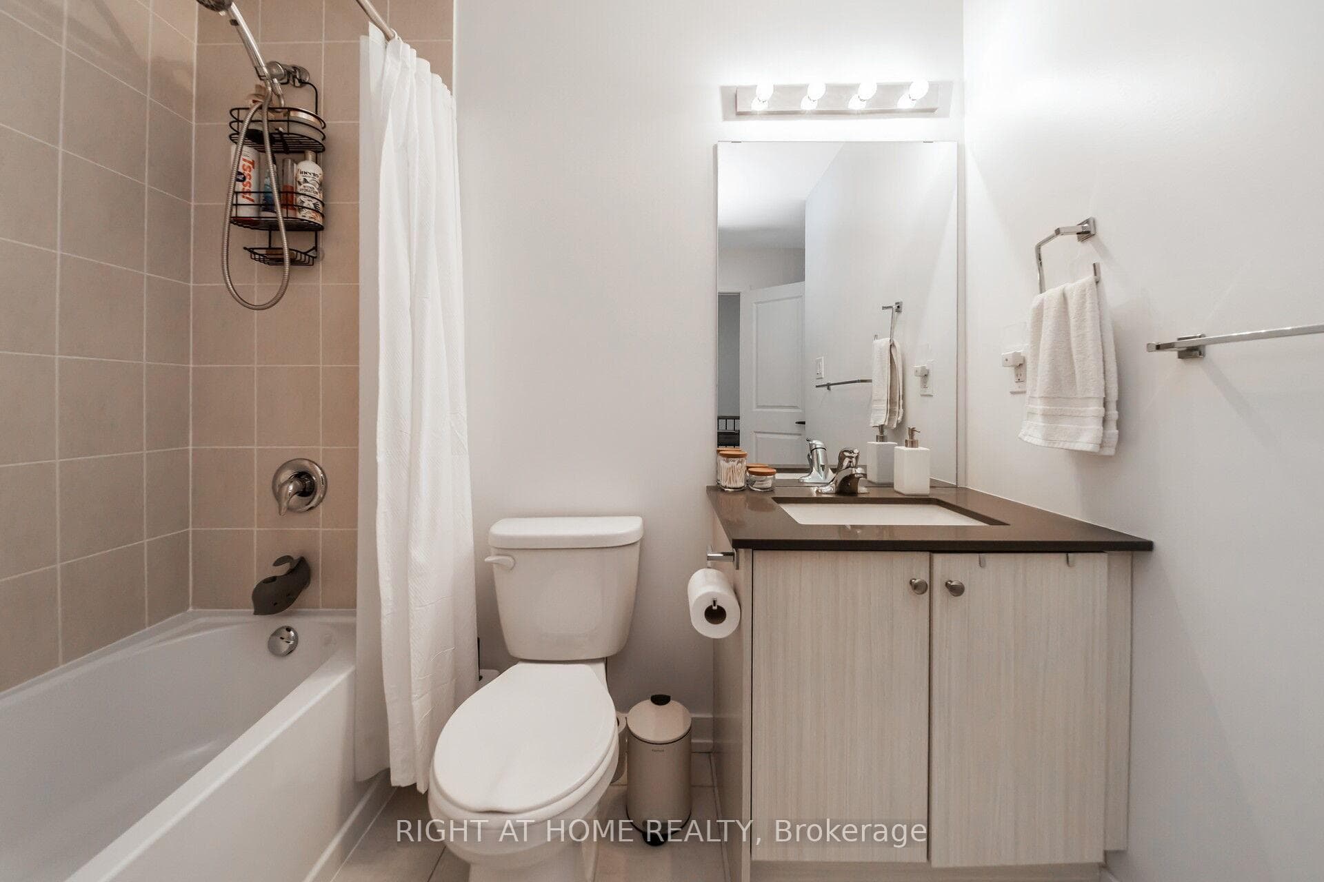 10 Engel Street photo 39