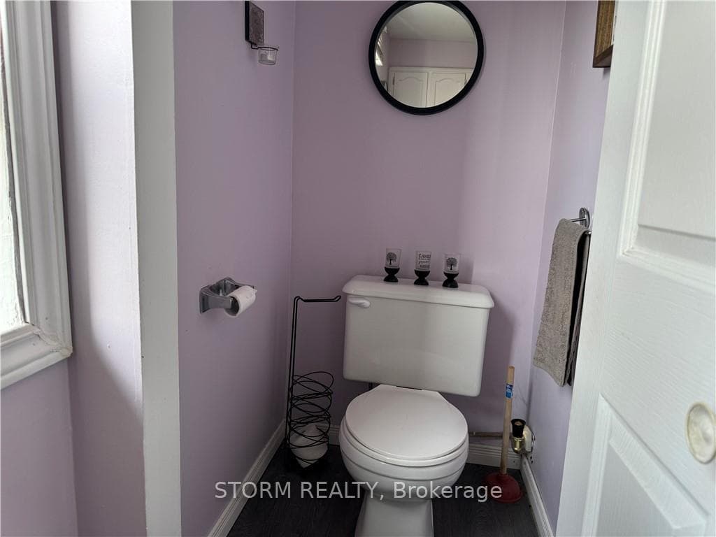 712 SYDNEY Street photo 15