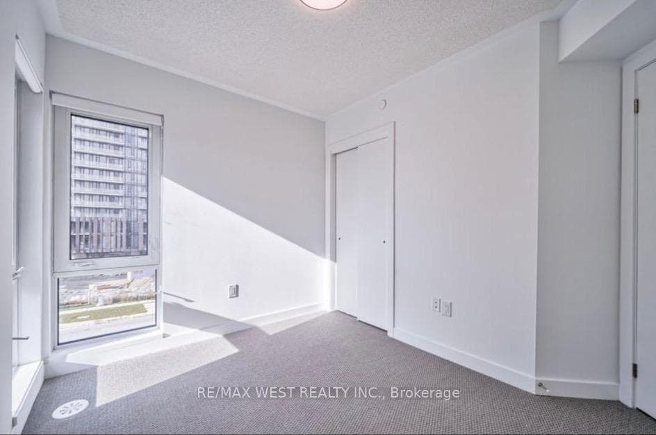 185 Veterans Drive Unit 1 photo 9