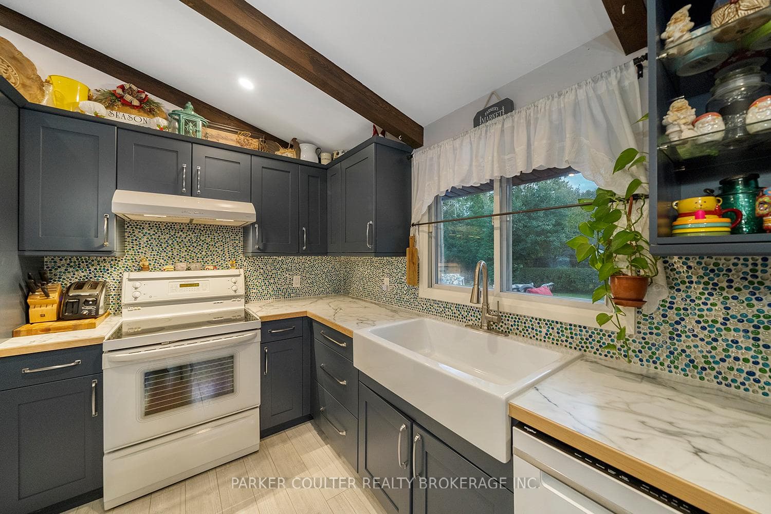 1075 Larch Street photo 15