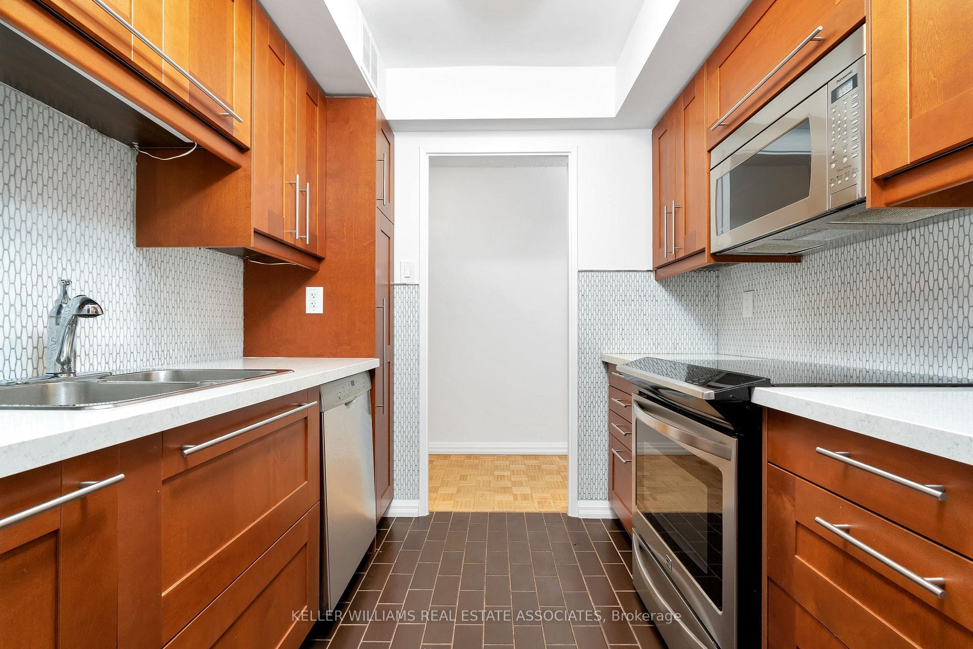 1515 Lakeshore Road Unit 710 photo 1