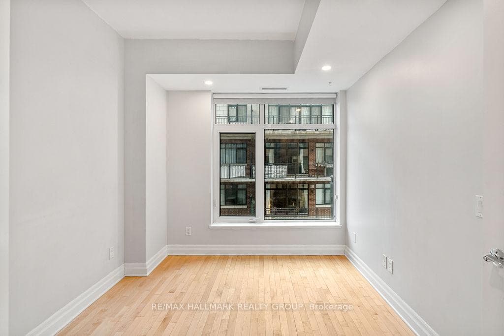 235 Kent Street Unit 914 photo 22