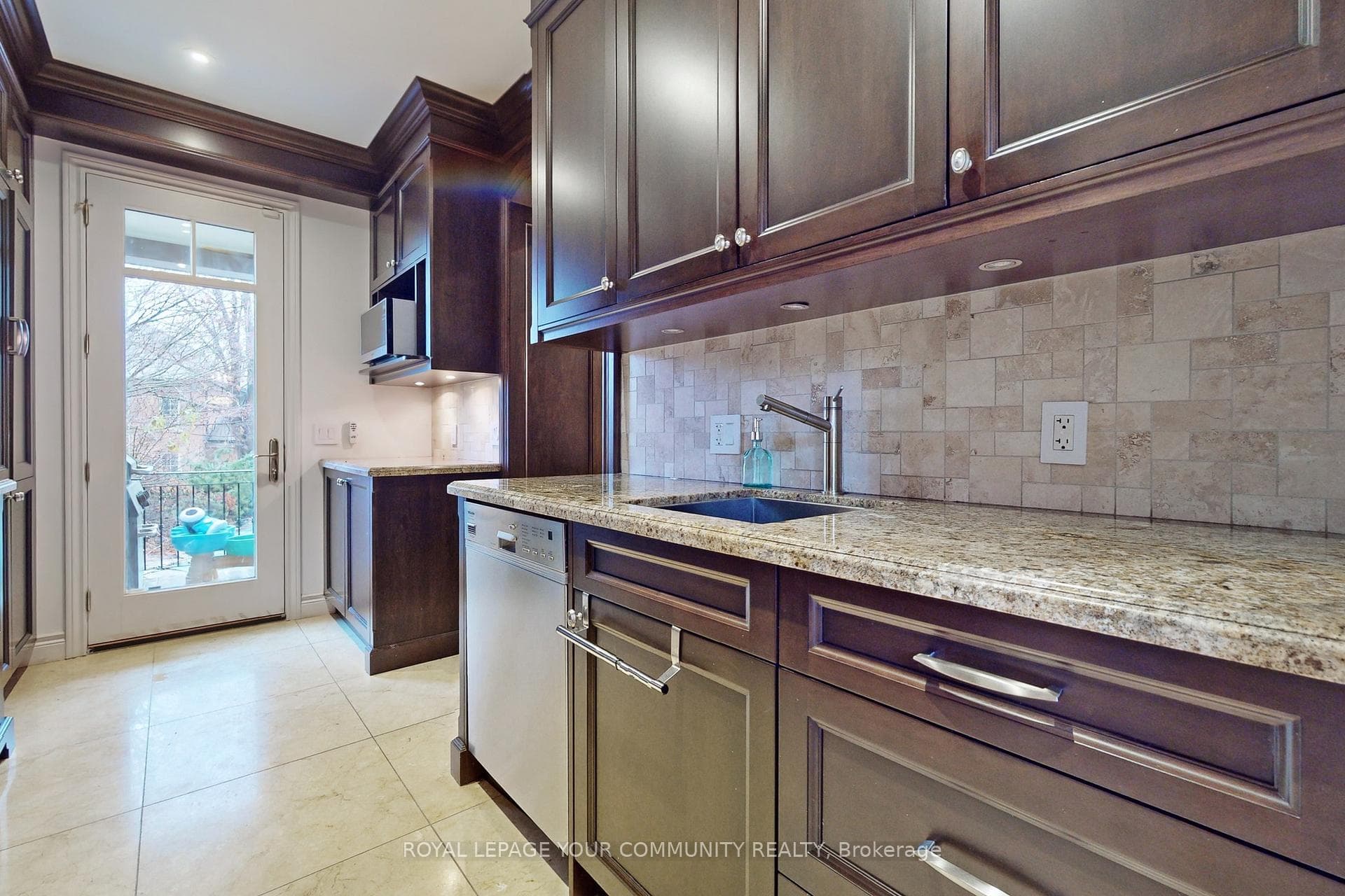94 Byron Street photo 13