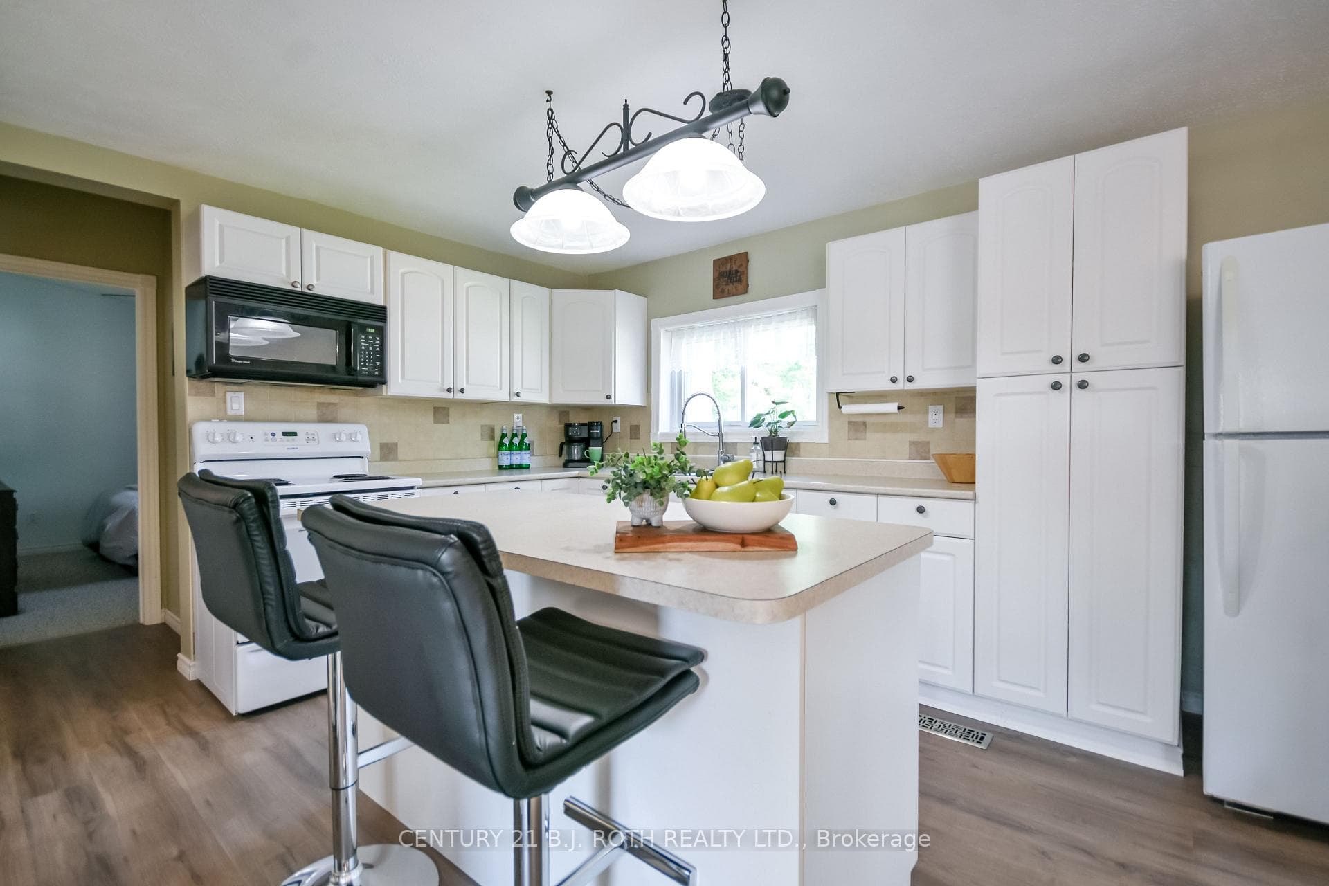 Bright eat-in kitchen
