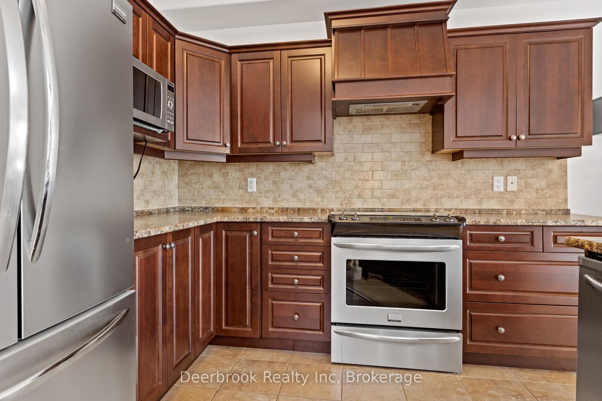 289 Topaze Crescent photo 6