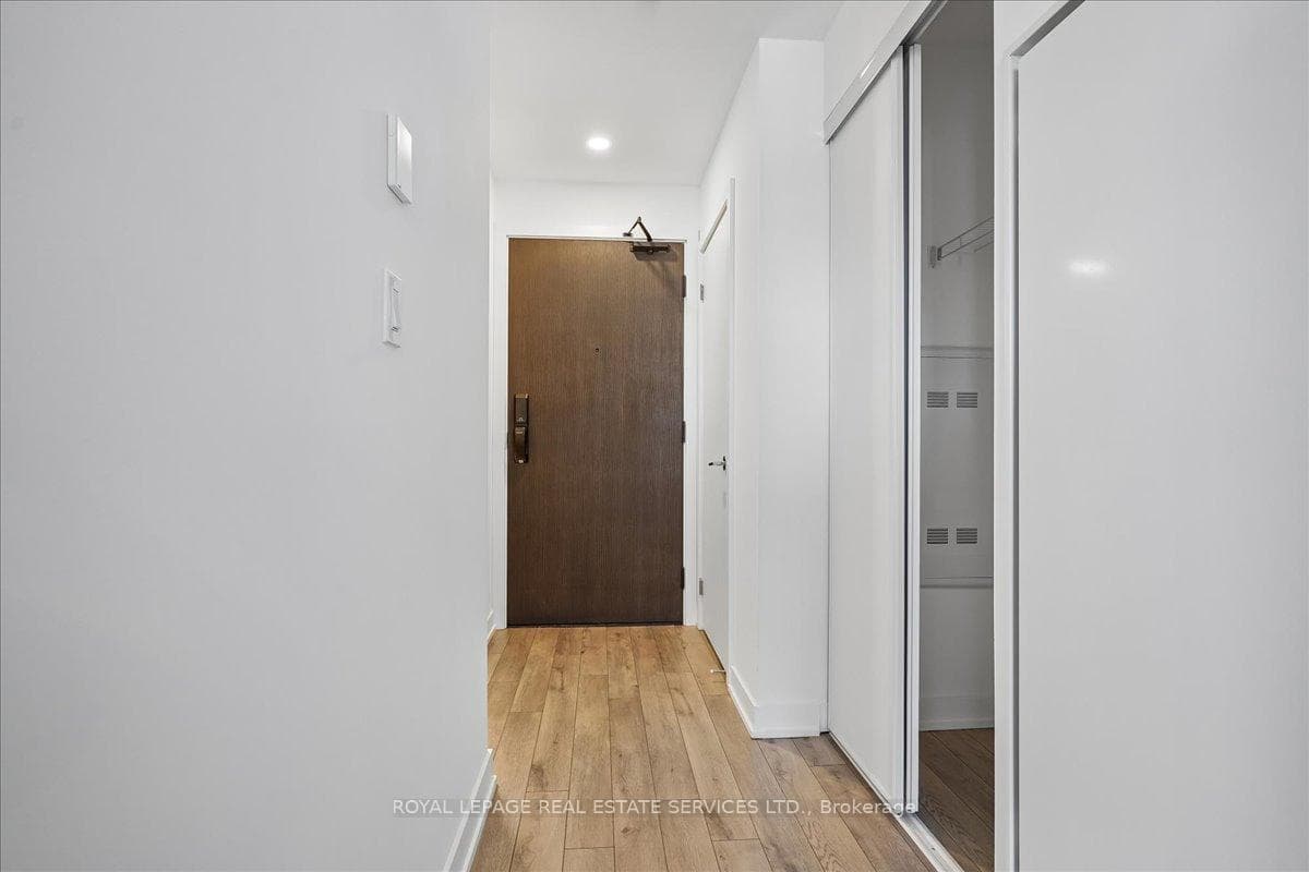 1005 Dundas Street Unit 108 photo 19