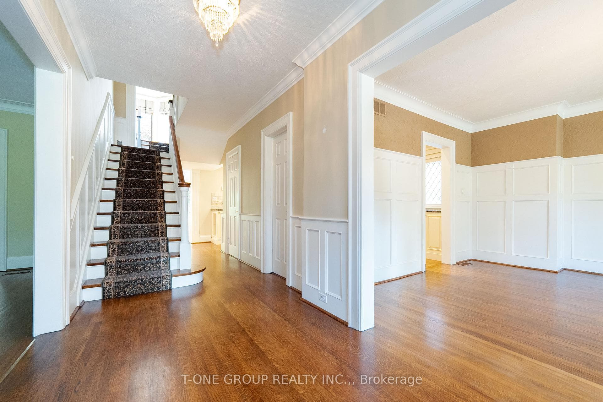 80 Douglas Drive photo 3