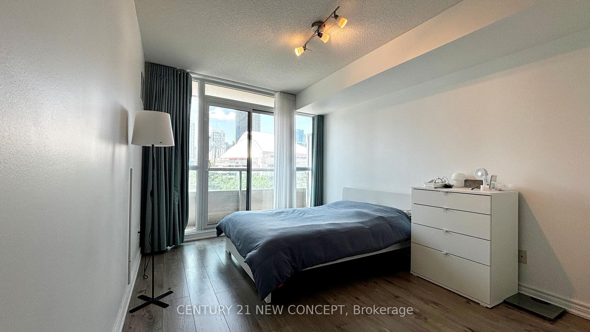 25 Lower Simcoe Street Unit 808 photo 8