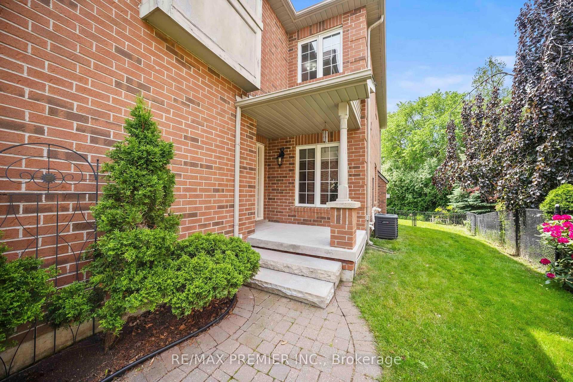 81 Nottingham Drive photo 3