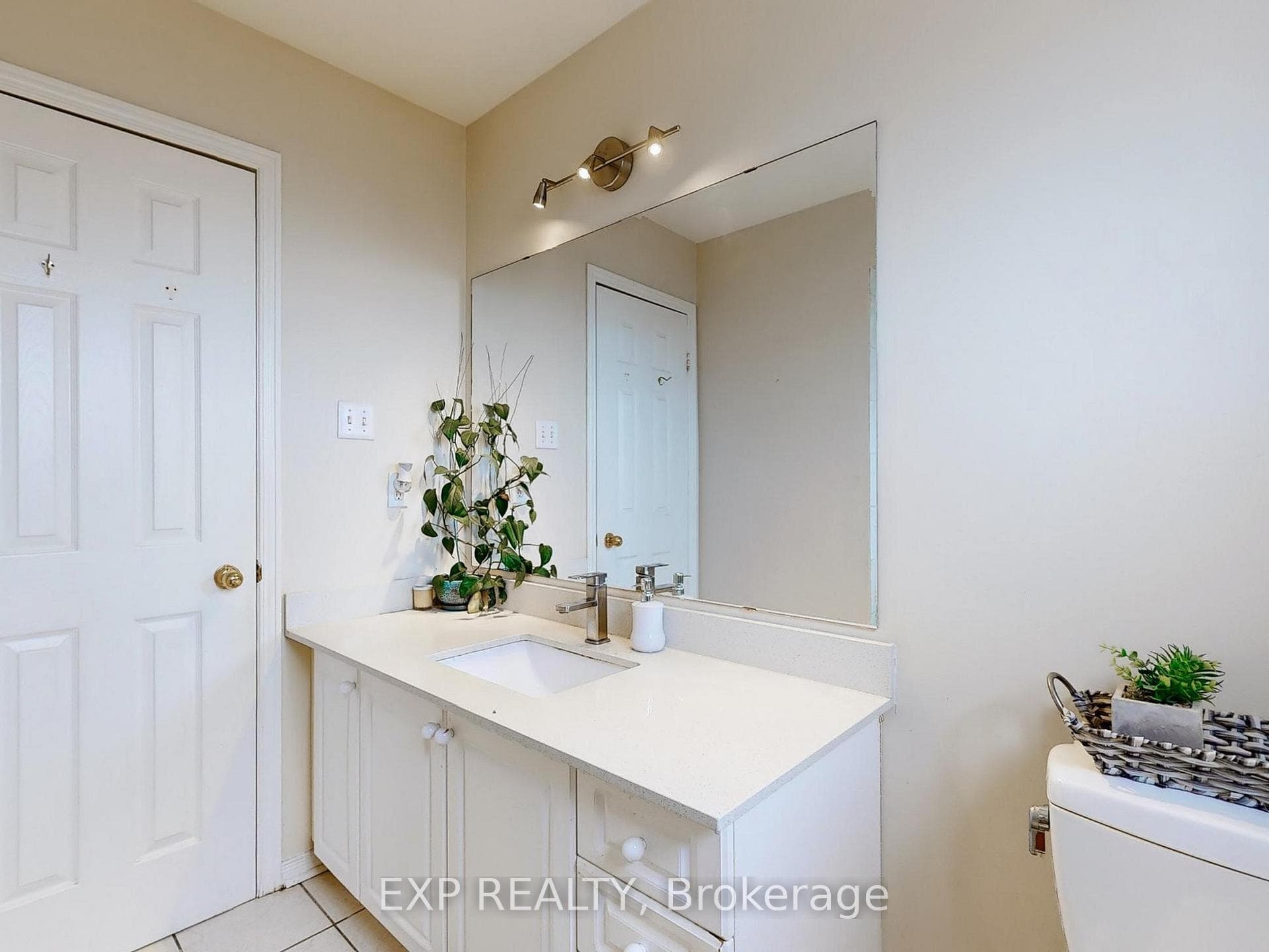 5469 Palmerston Crescent photo 25