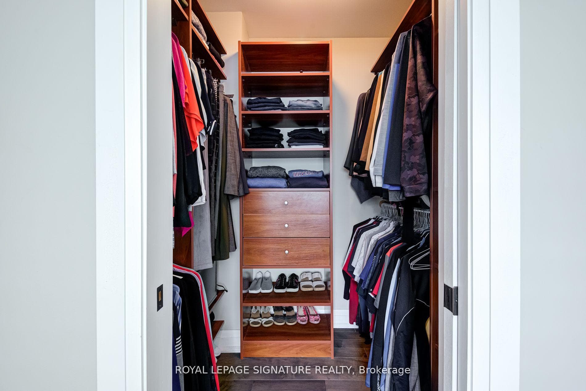 2394 Glengarry Road photo 17