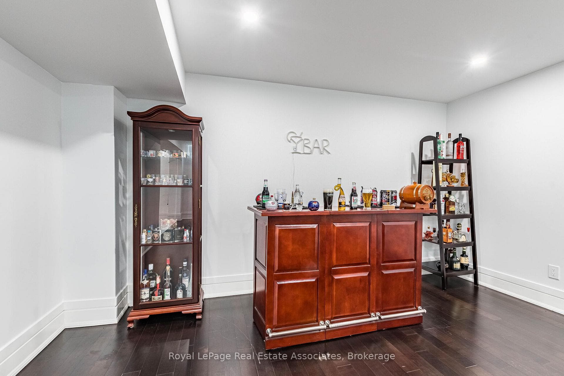 1071 Westmount Avenue photo 35