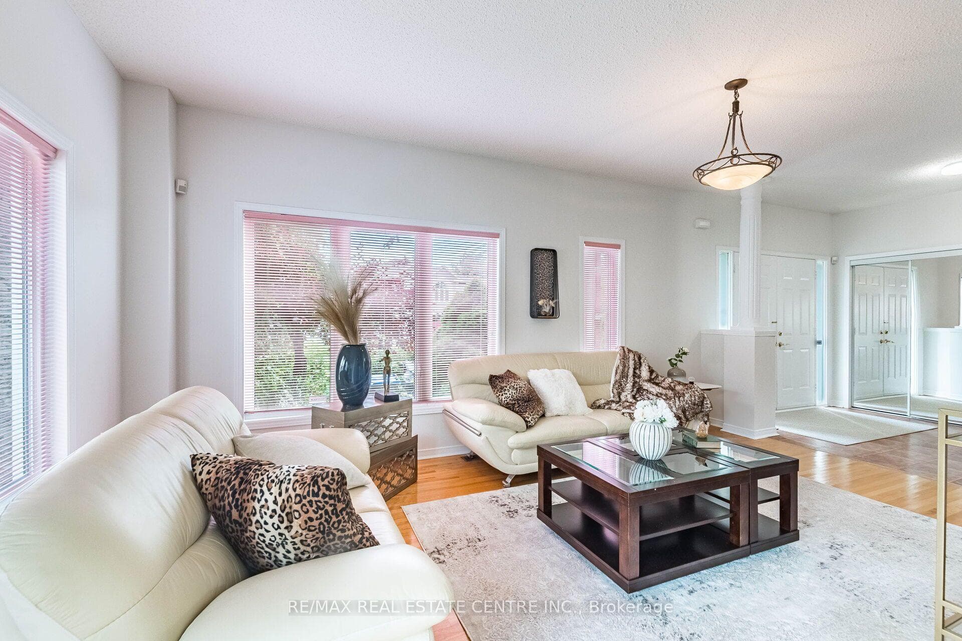 629 Lumberton Crescent photo 7