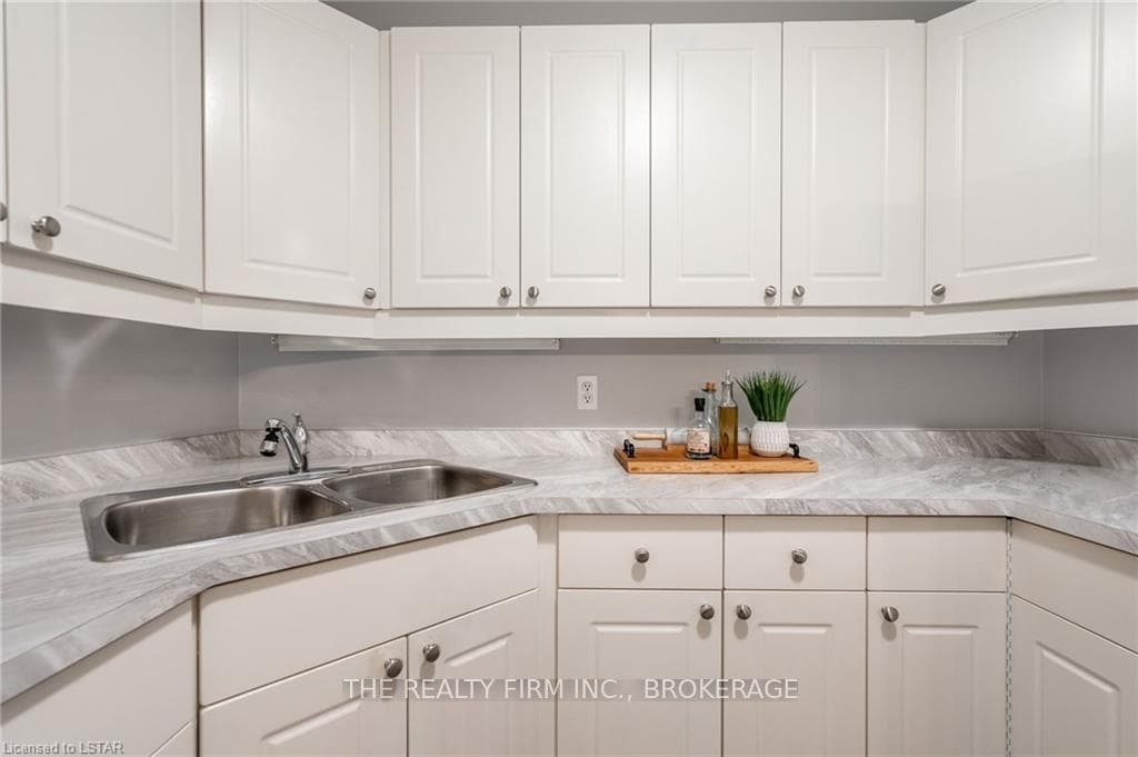 875 THISTLEDOWN Way Unit 14 photo 11