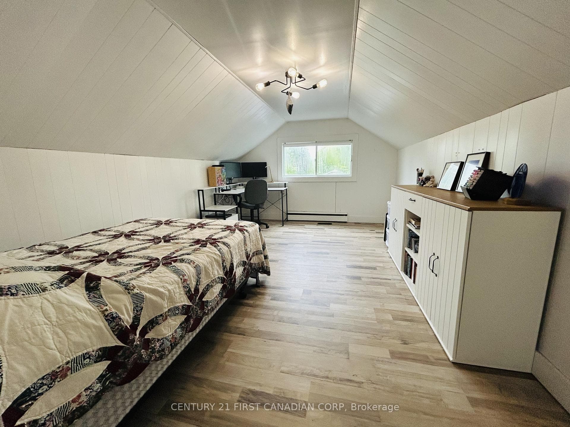 121 WELLINGTON Street photo 22
