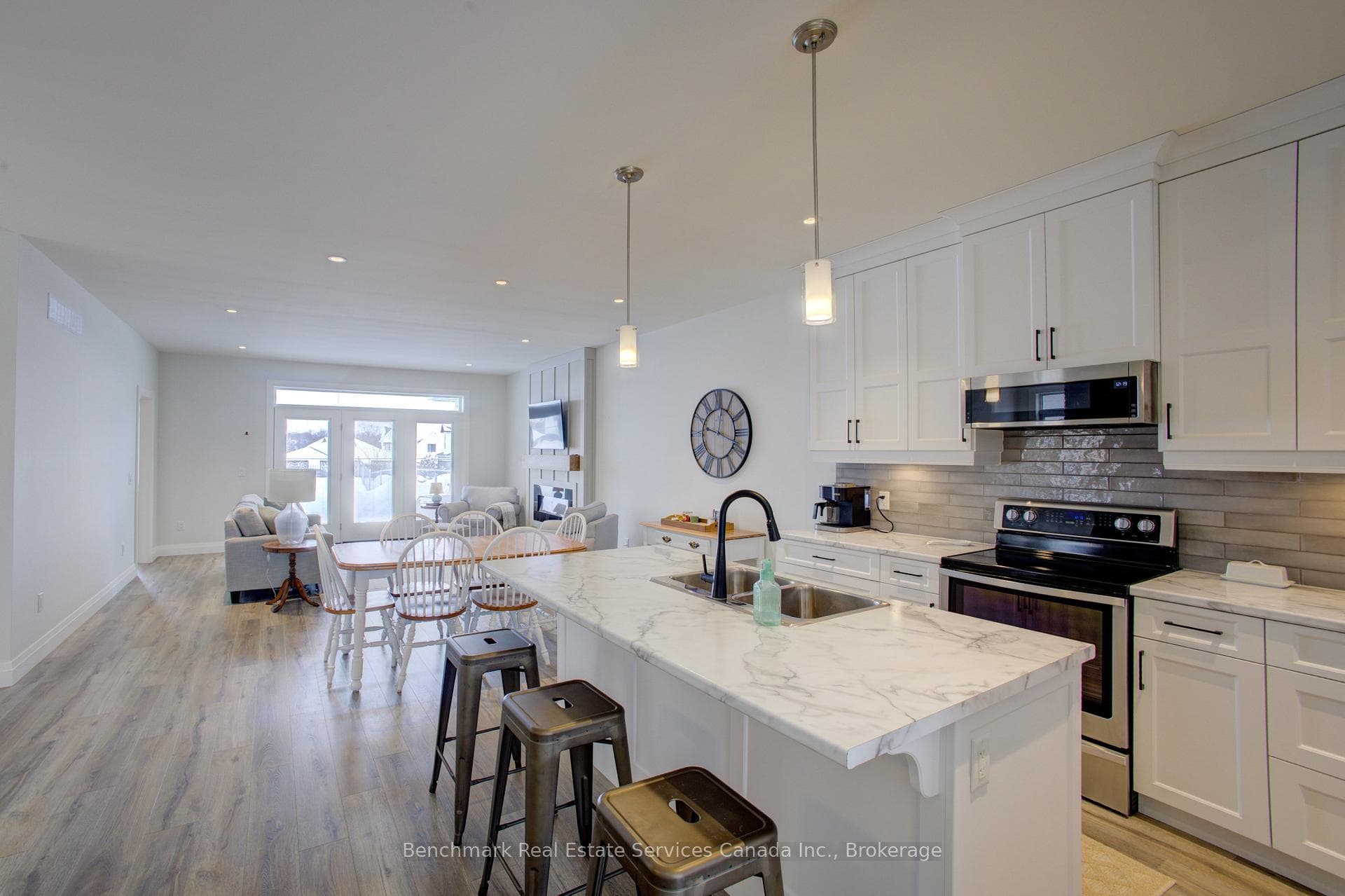 160 Ridgewood Crescent photo 9