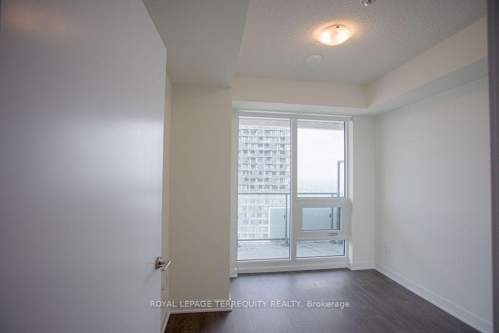 2221 Yonge Street Unit 4609 photo 17