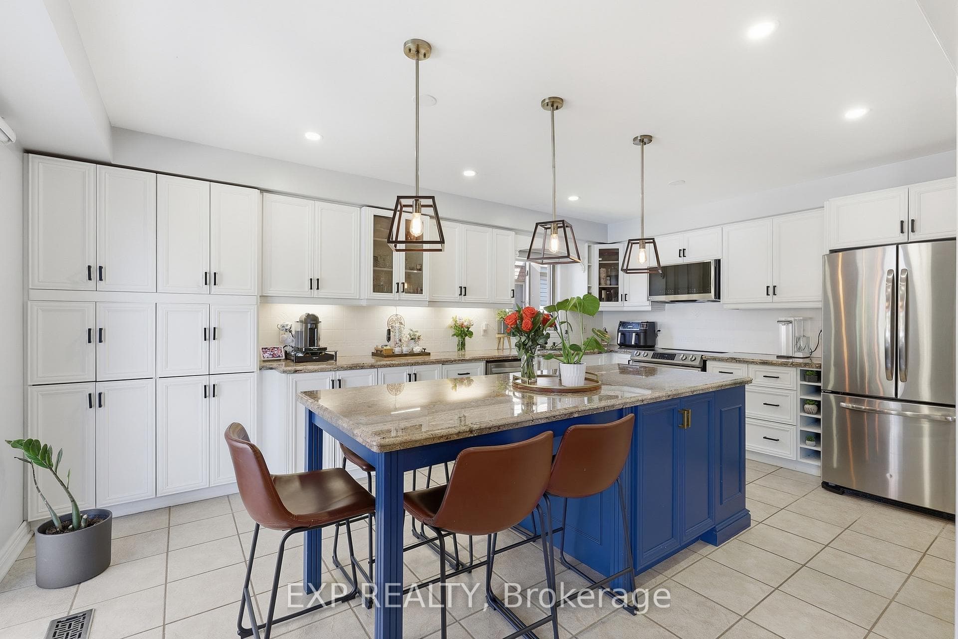 194 Southbrook Drive photo 3