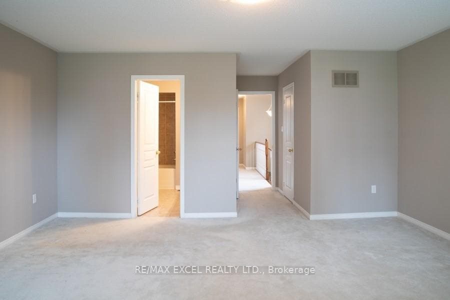 97 Revelstoke Crescent photo 13