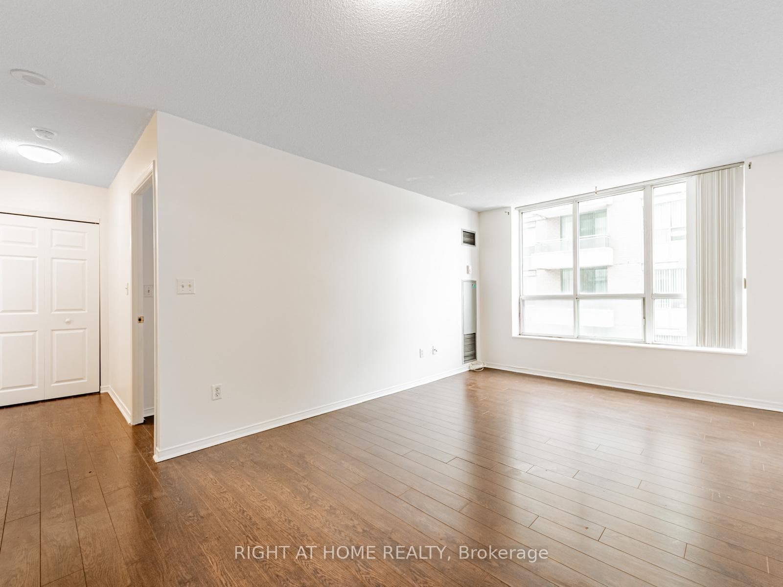 29 Pemberton Avenue Unit 908 photo 8