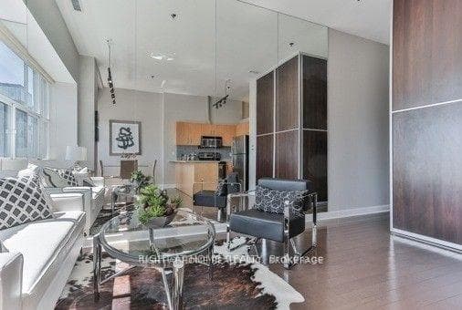 700 King Street Unit 813 photo 2