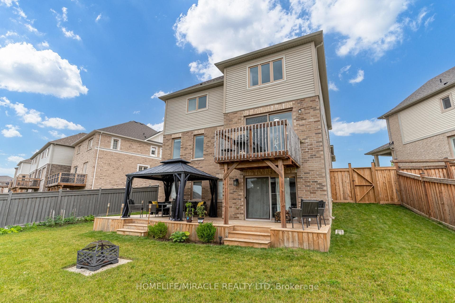 30 Atkinson Crescent photo 36