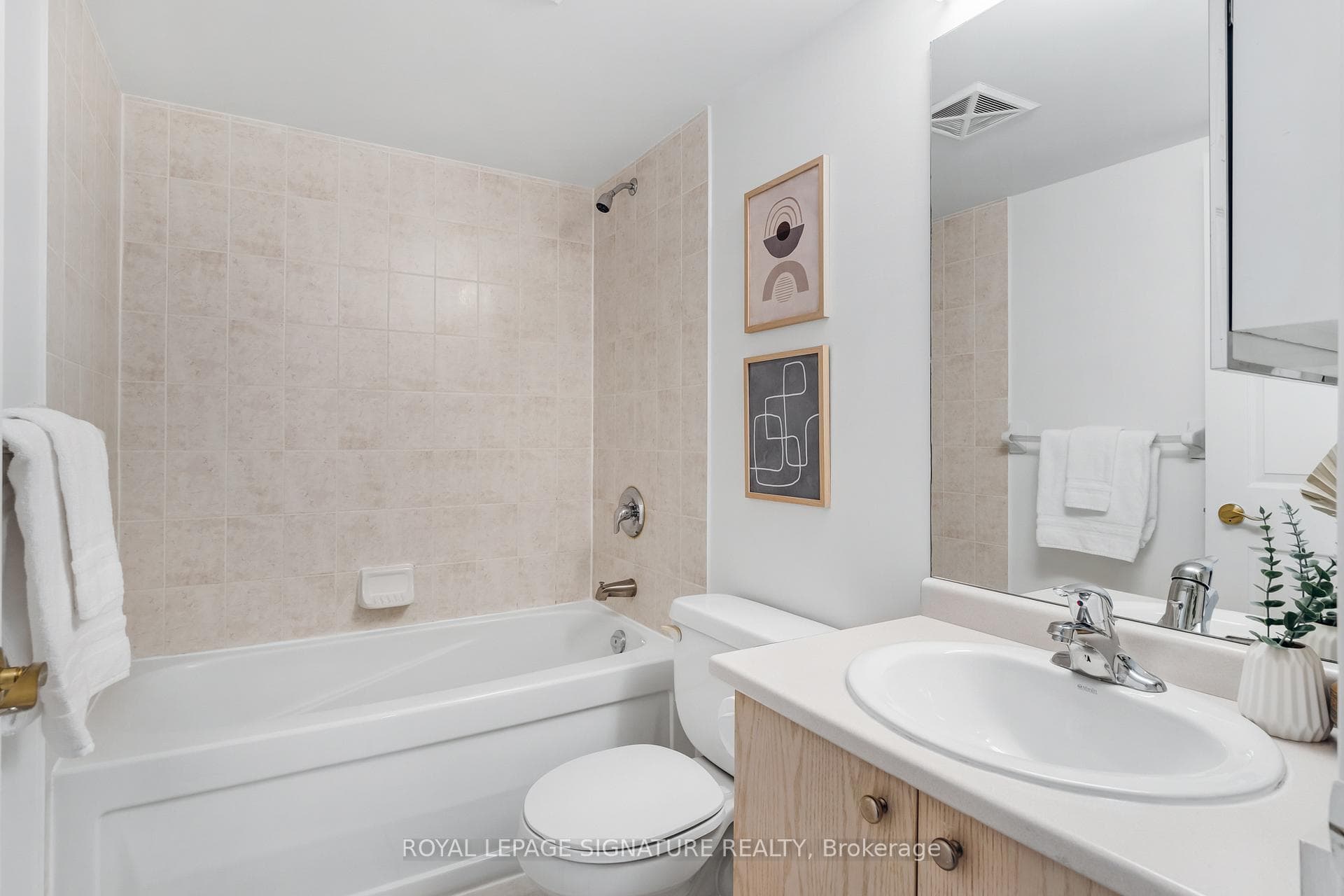 51 Lower Simcoe Street Unit 527 photo 20