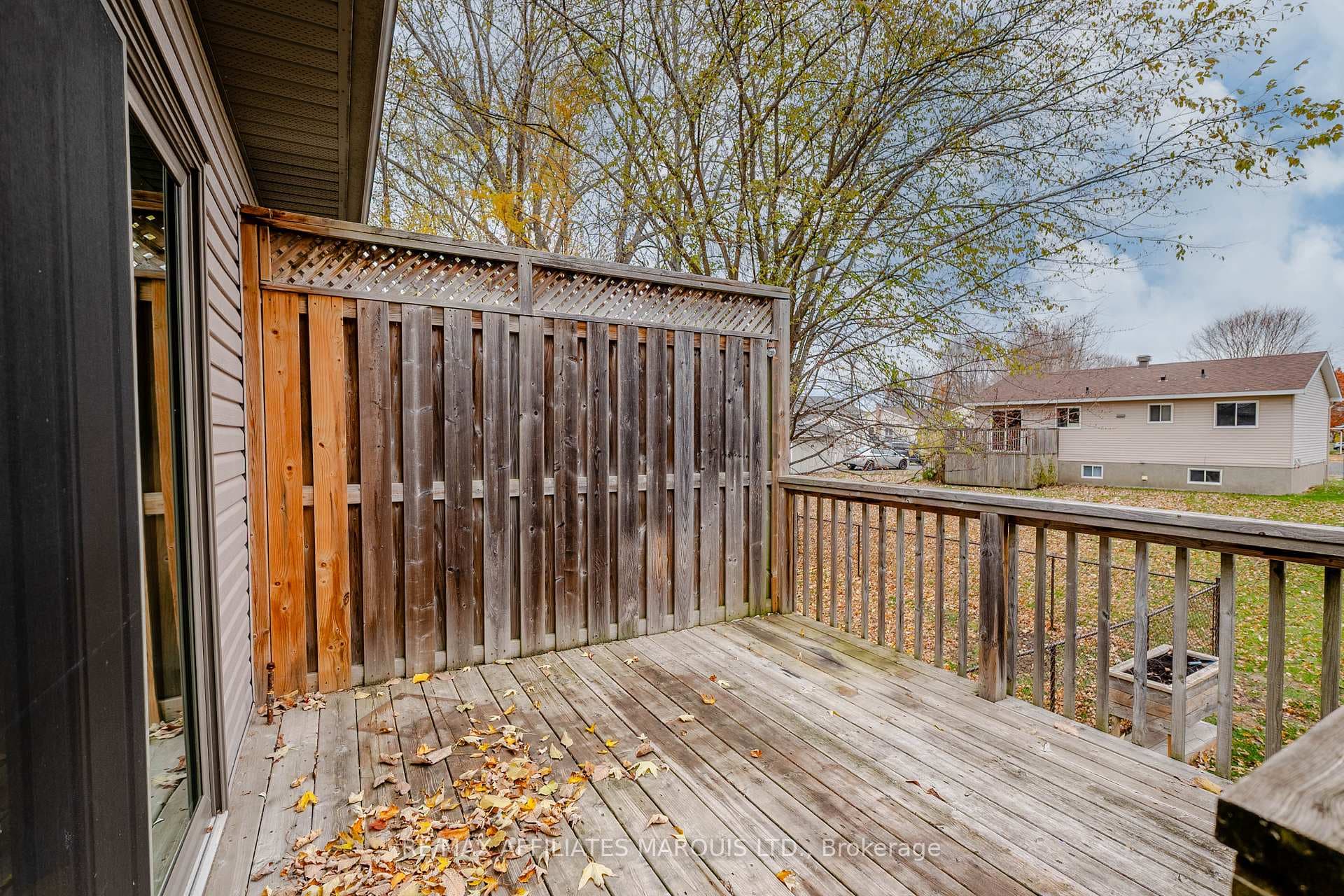 660 Hamilton Crescent photo 38