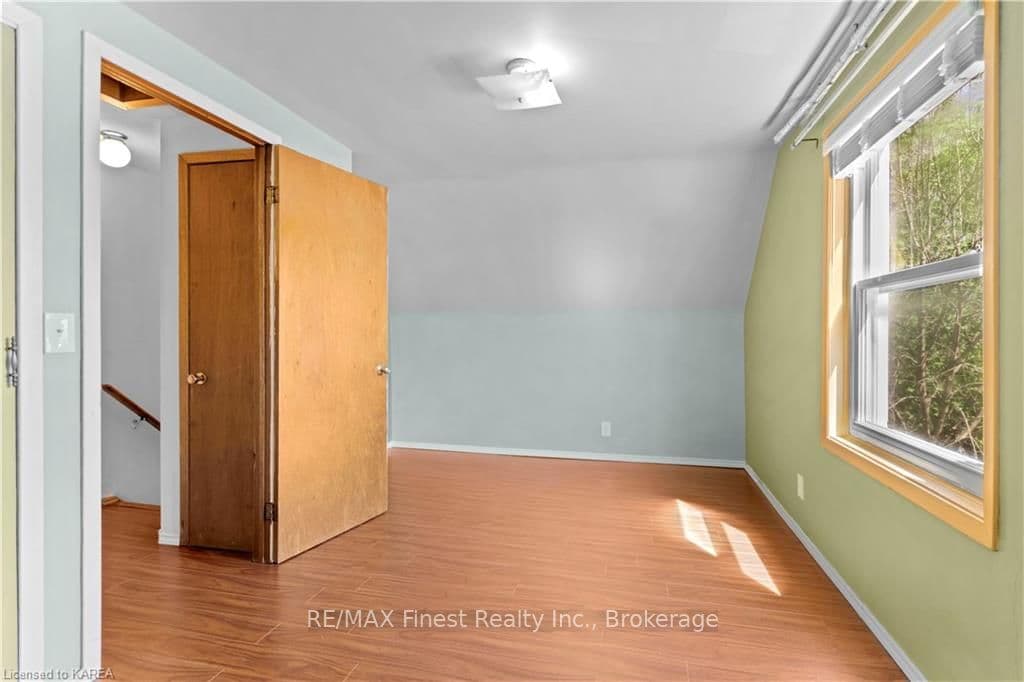 305 PALACE Road photo 18