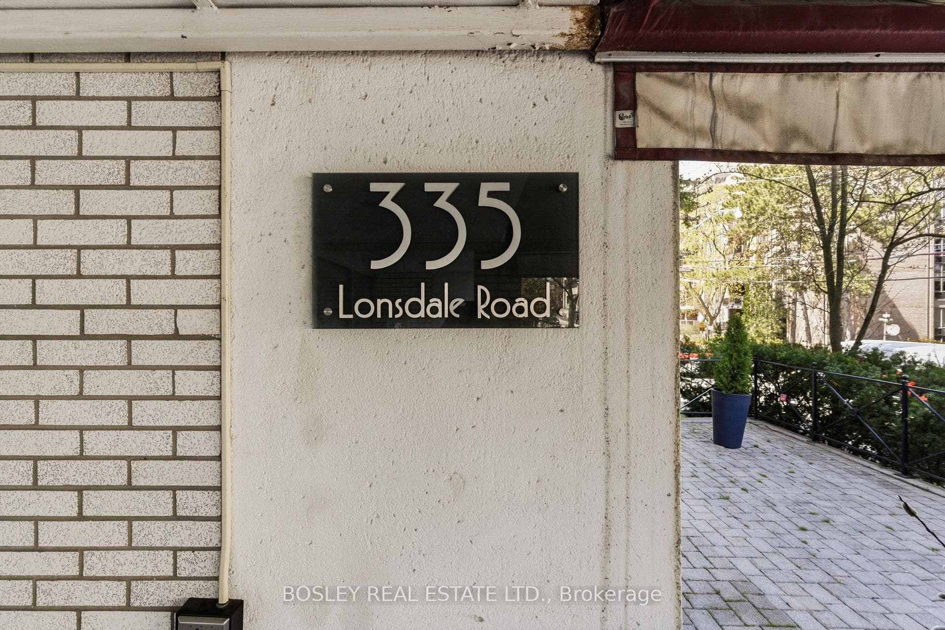 335 Lonsdale Road Unit 210 photo 30