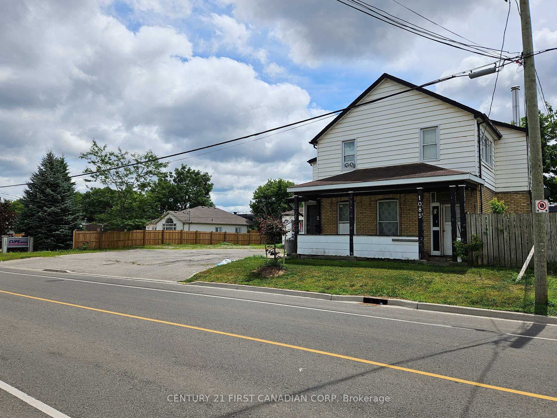 1085 Brydges Street photo 2
