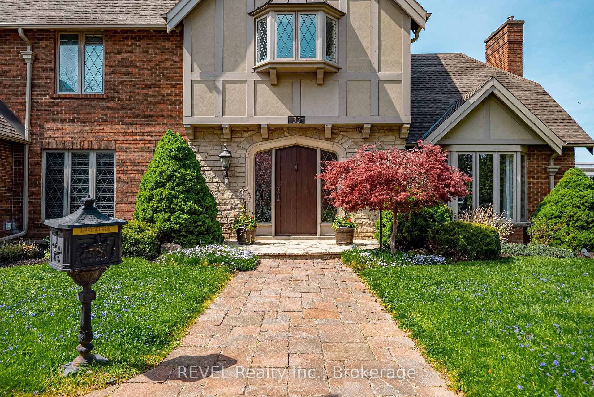 35 CLEARVIEW Heights photo 4