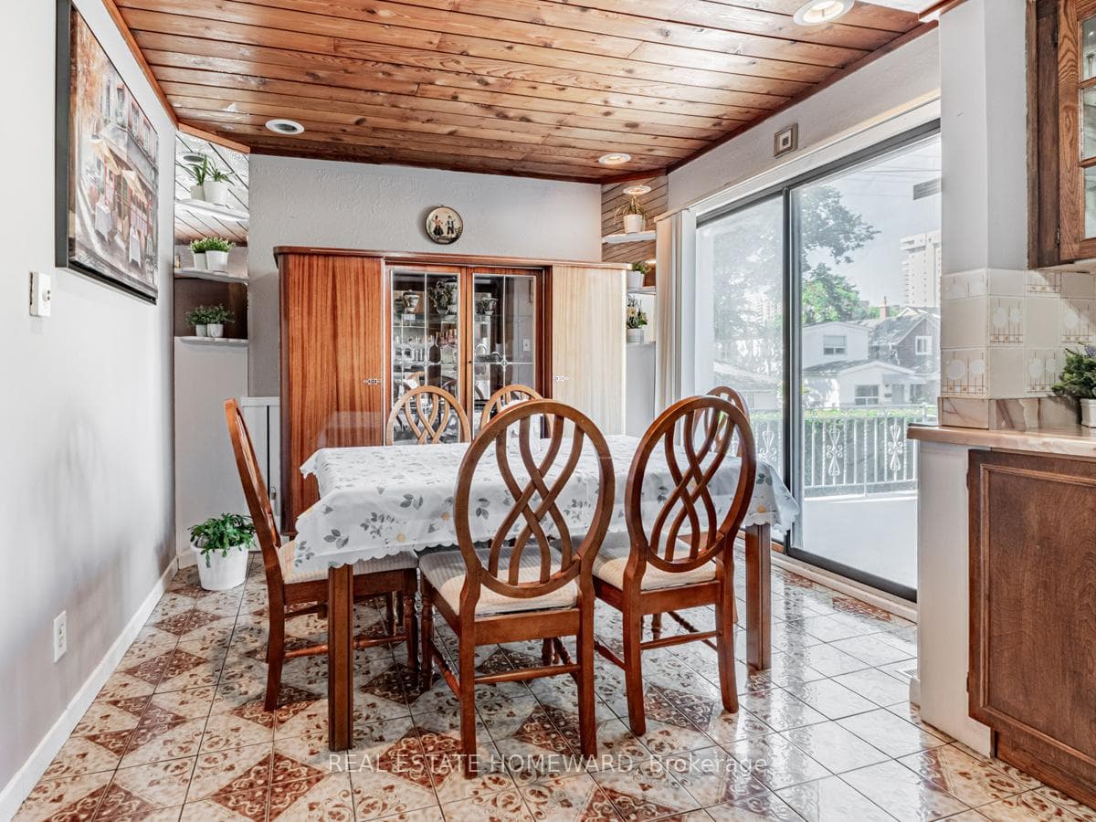 9 Thyra Avenue photo 16