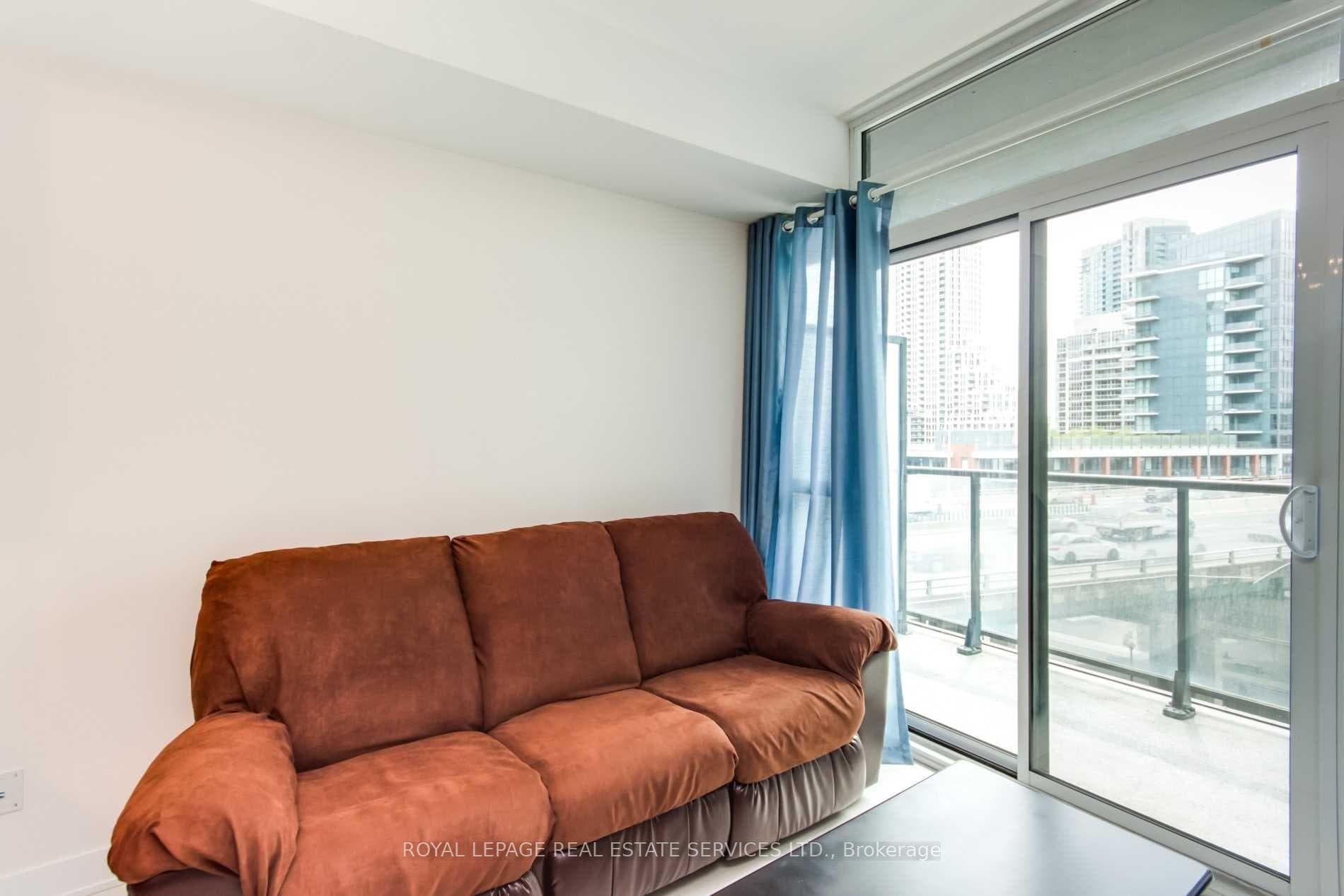 169 Fort York Boulevard Unit 713 photo 11