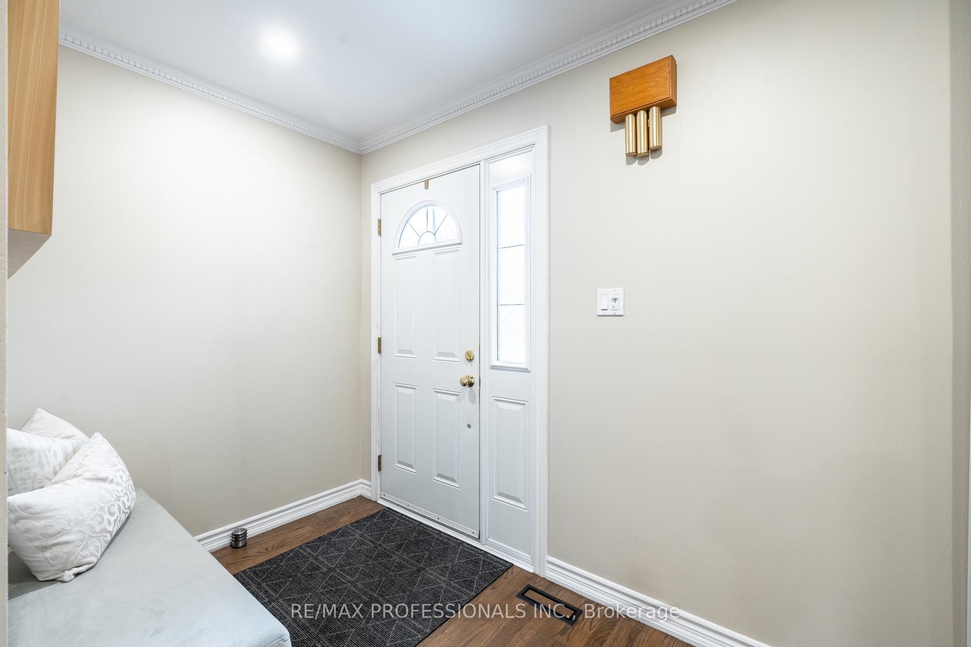 3140 Anderson Crescent photo 4