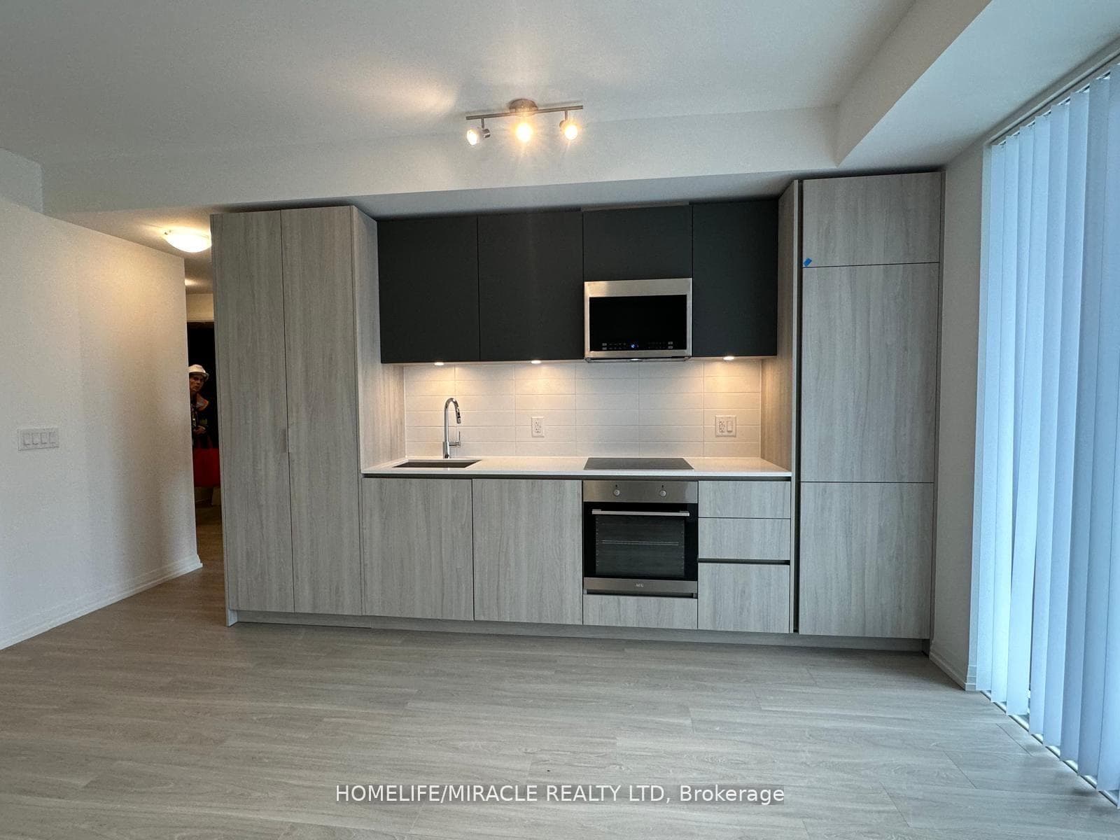 28 Widmer Street Unit 3927 photo 1