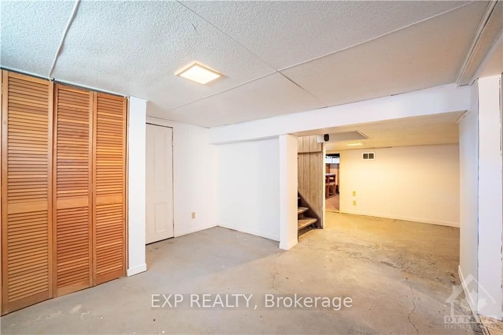 4556 GREGOIRE Road photo 21