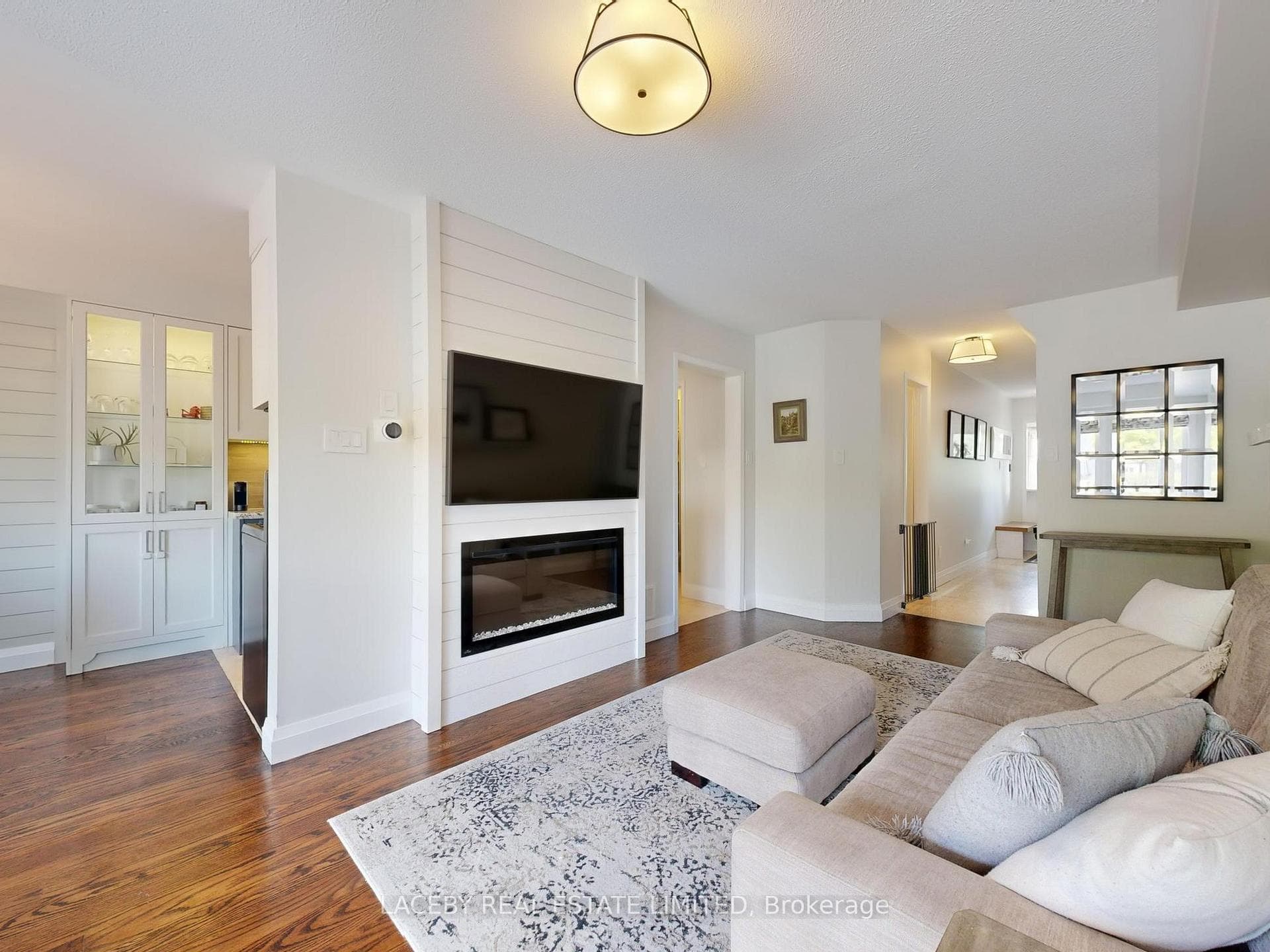 71 Hollandview Trail photo 8