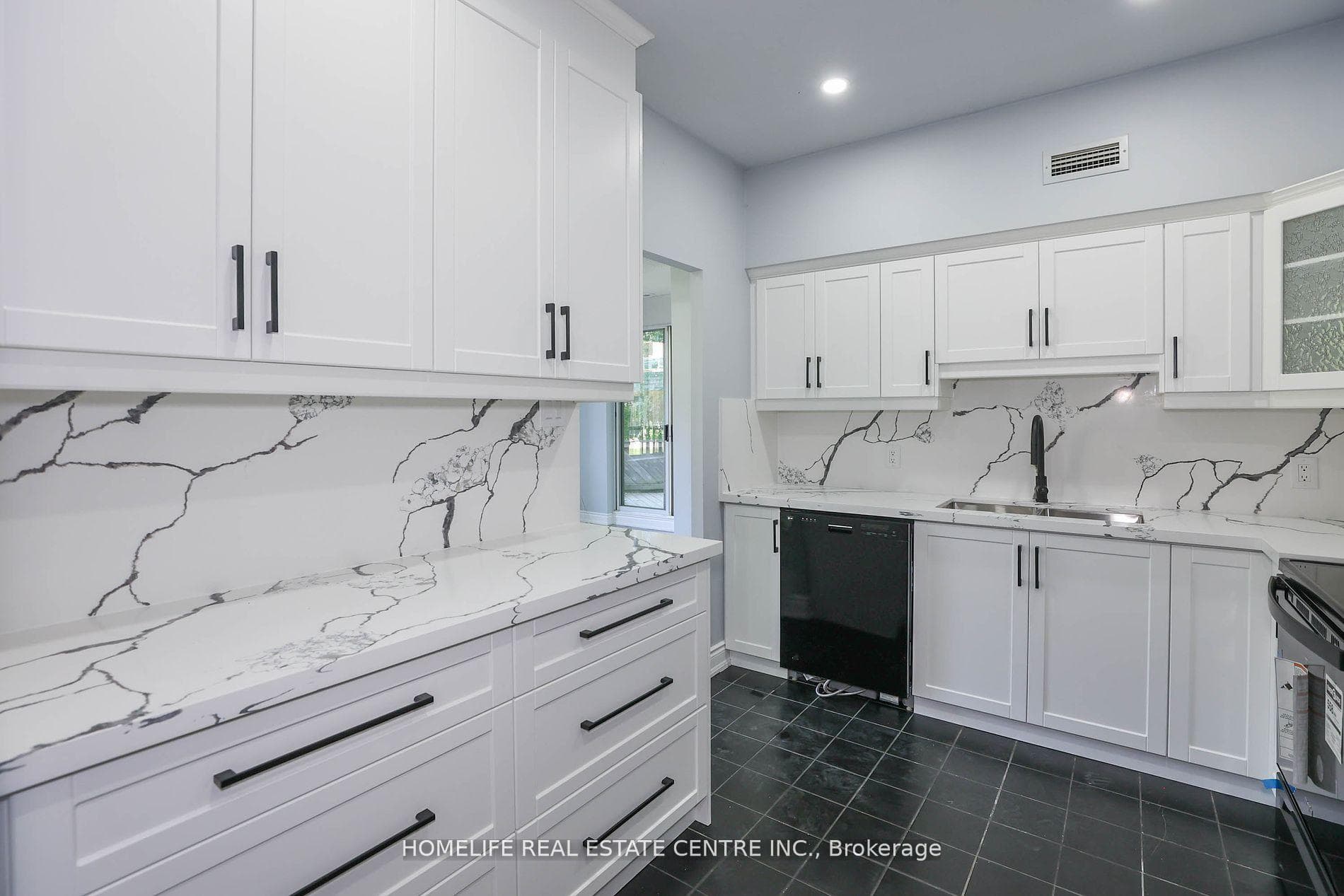 8111 Forest Glen Drive Unit 117 photo 11