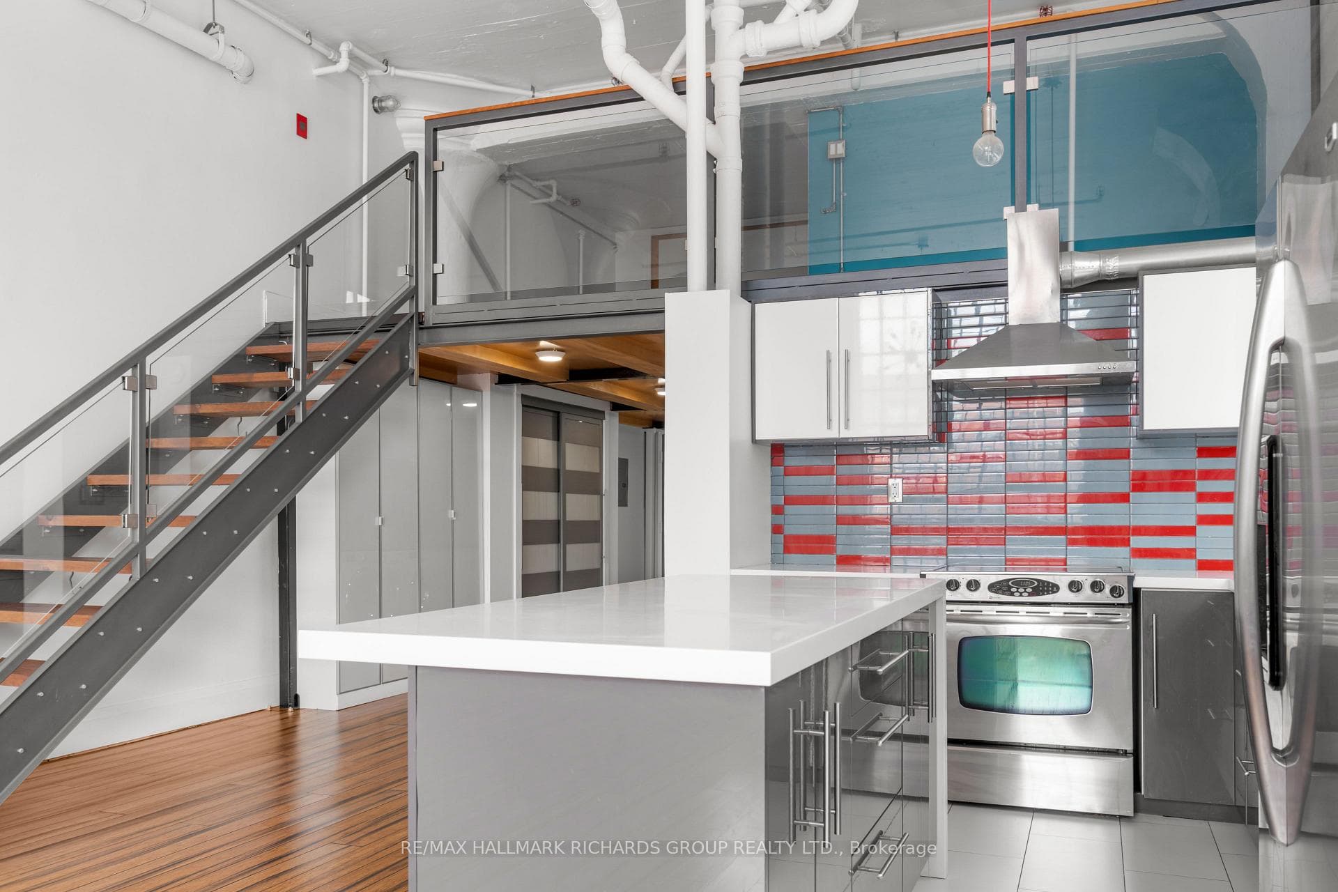245 Carlaw Avenue Unit 202B photo 4