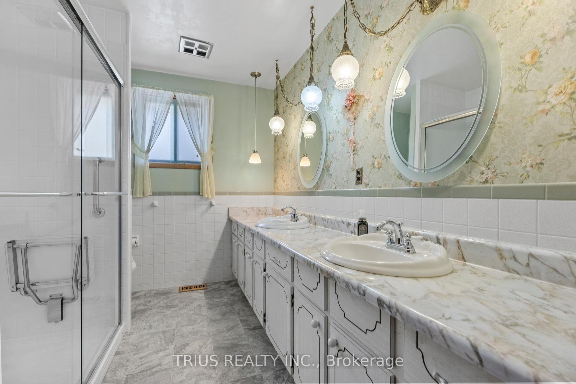 119 COULTER Avenue photo 6